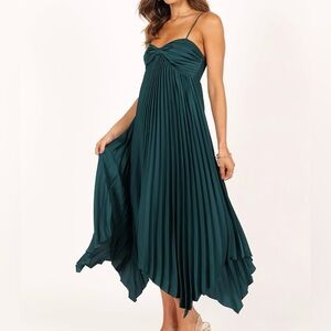 Petal & Pup Vikki Dress in Emerald